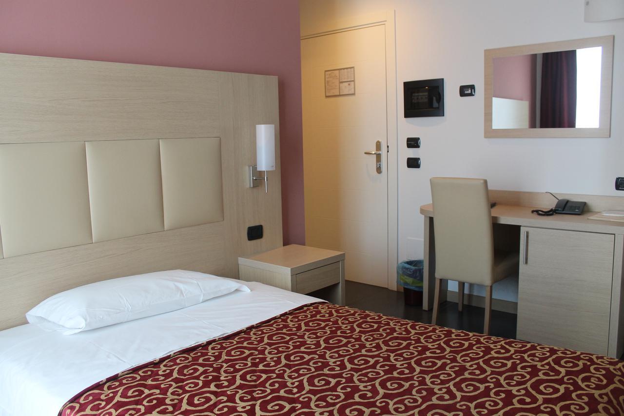 Hotel Eridano Sannazzaro de' Burgondi Pokoj fotografie