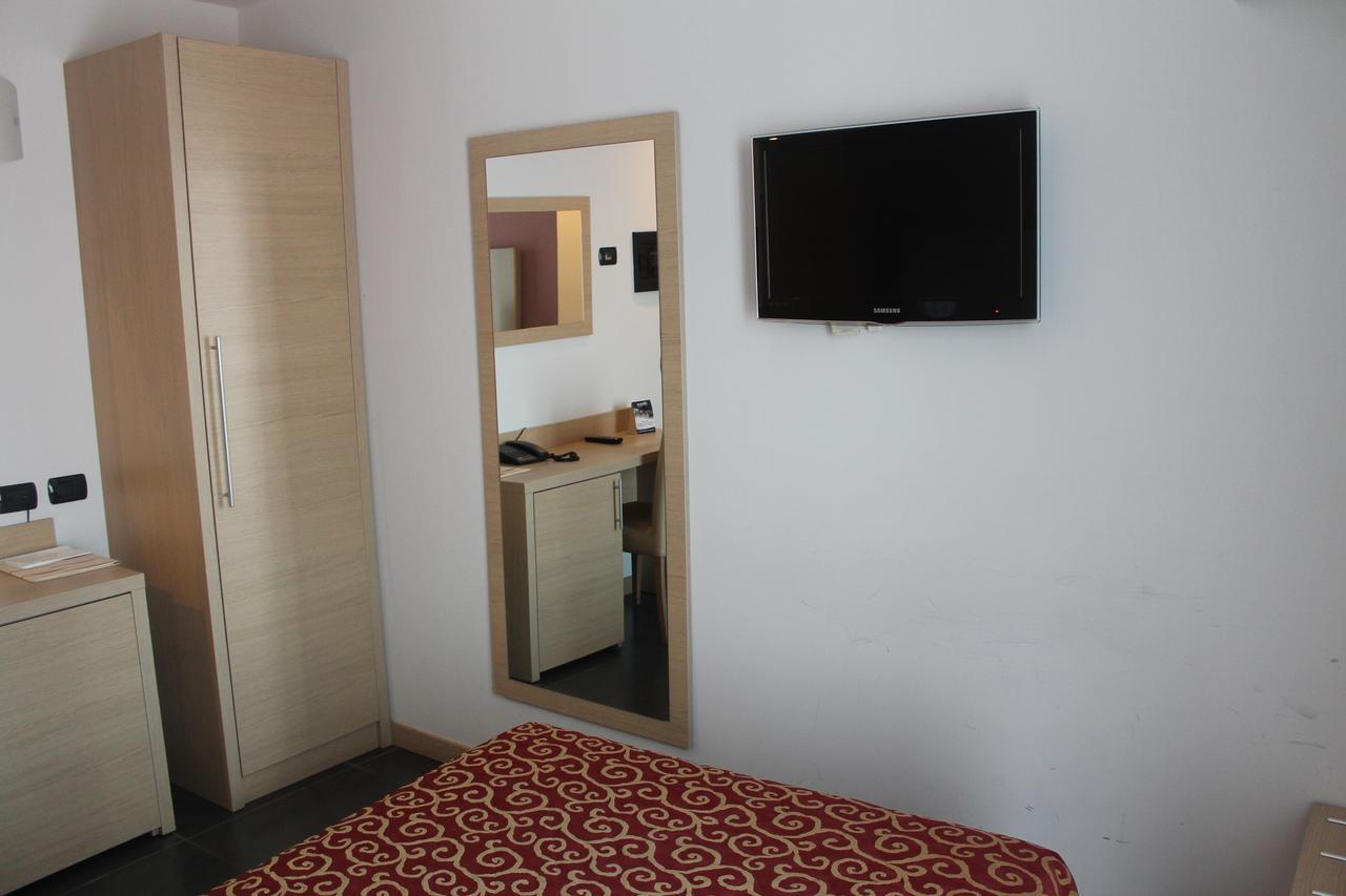 Hotel Eridano Sannazzaro de' Burgondi Pokoj fotografie